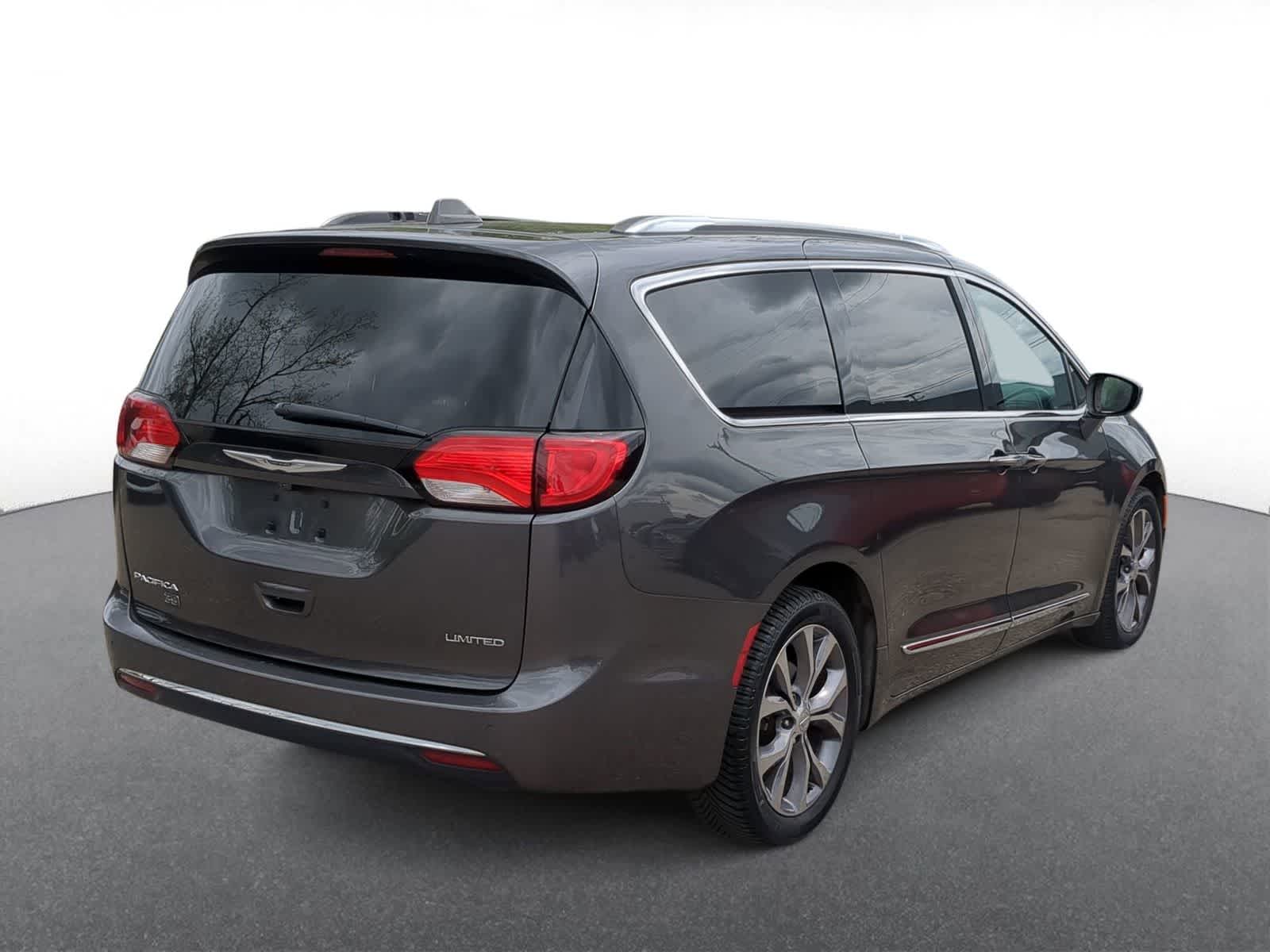Thumbnail: 2020 Chrysler Pacifica - 8