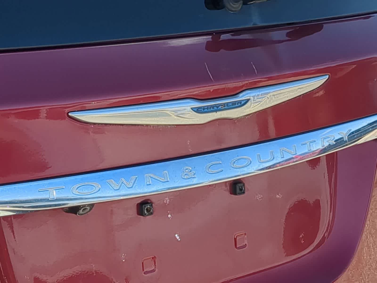 Thumbnail: 2014 Chrysler Town & Country - 13