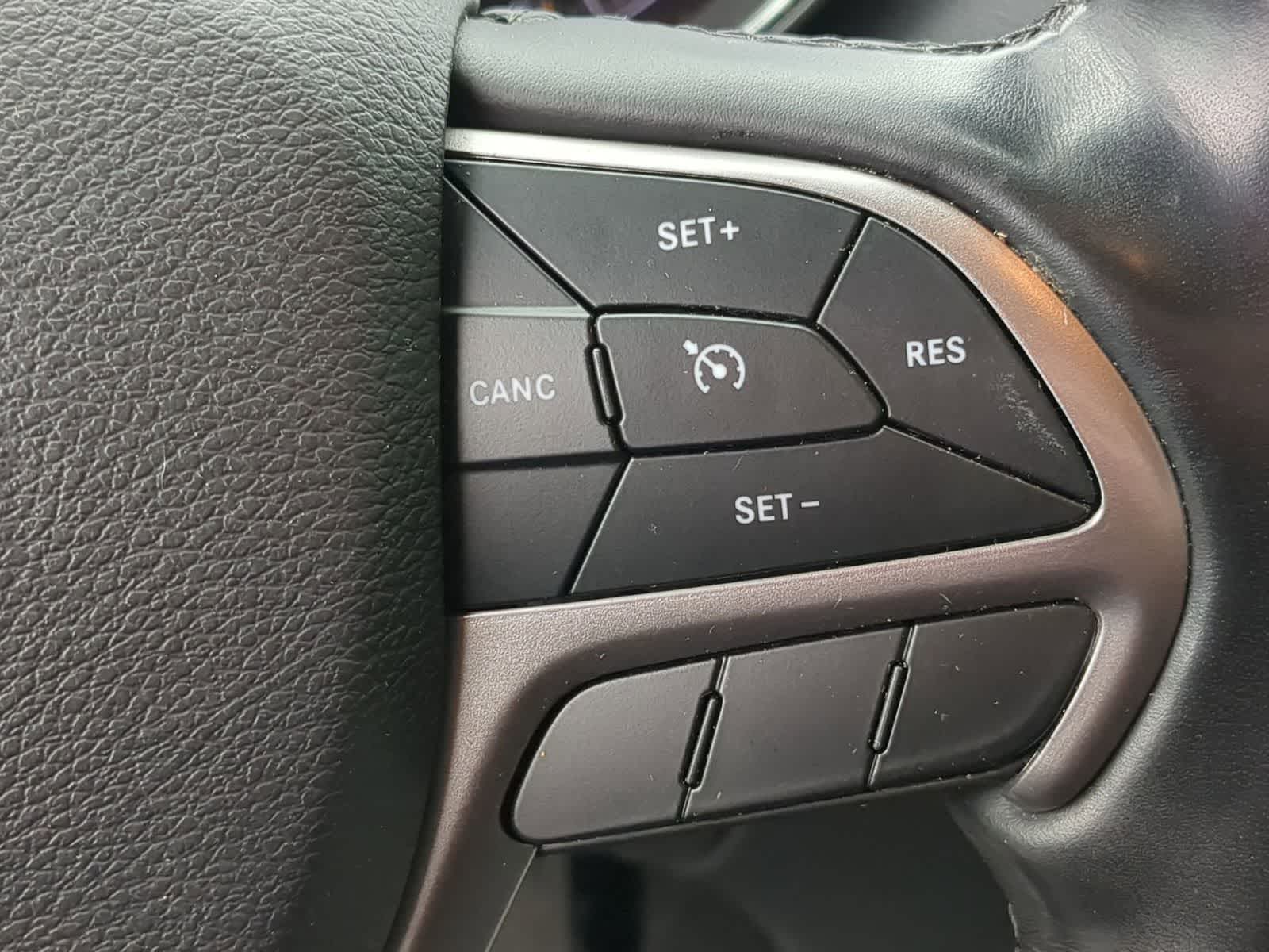 Thumbnail: 2020 Jeep Grand Cherokee - 24