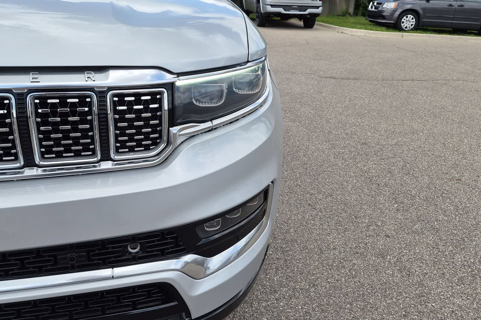 Thumbnail: 2022 Jeep Grand Wagoneer - 11