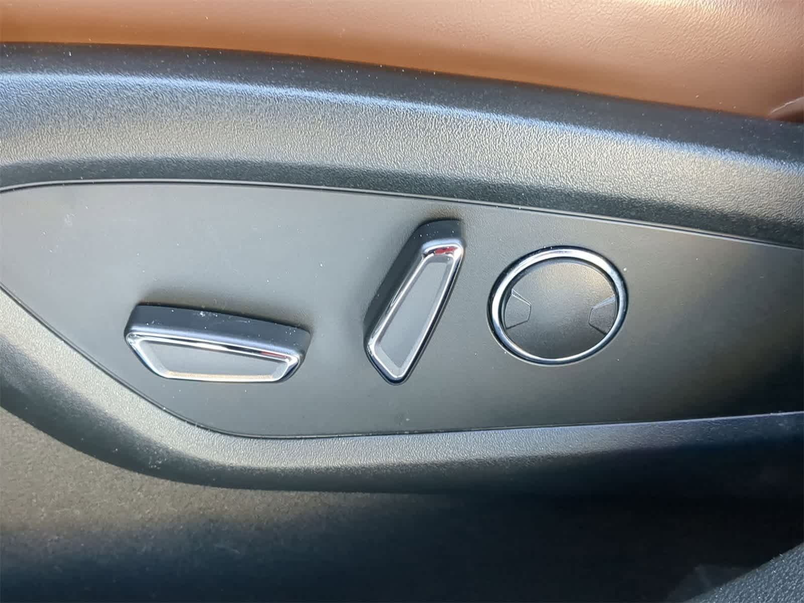 Thumbnail: 2022 Lincoln Nautilus - 24