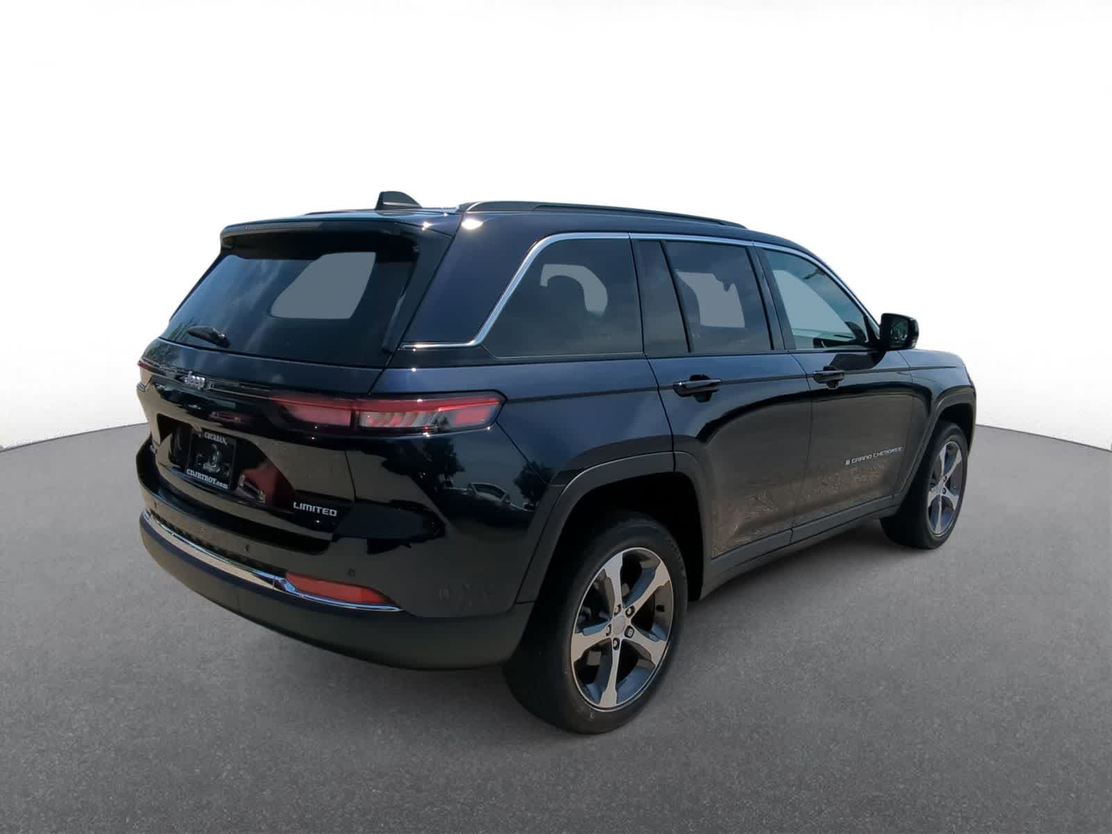 Thumbnail: 2024 Jeep Grand Cherokee - 8