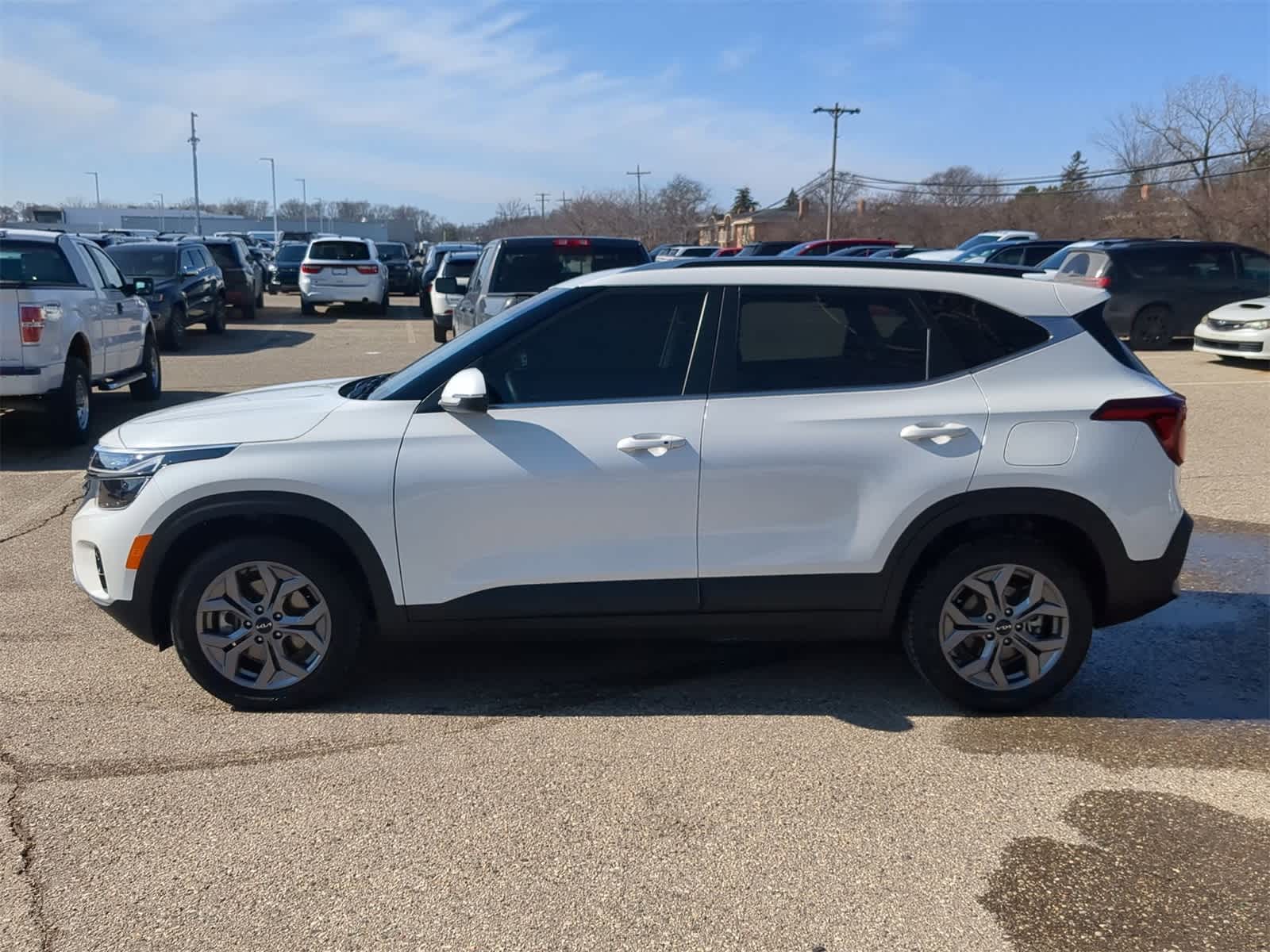 Thumbnail: 2024 Kia Seltos - 11