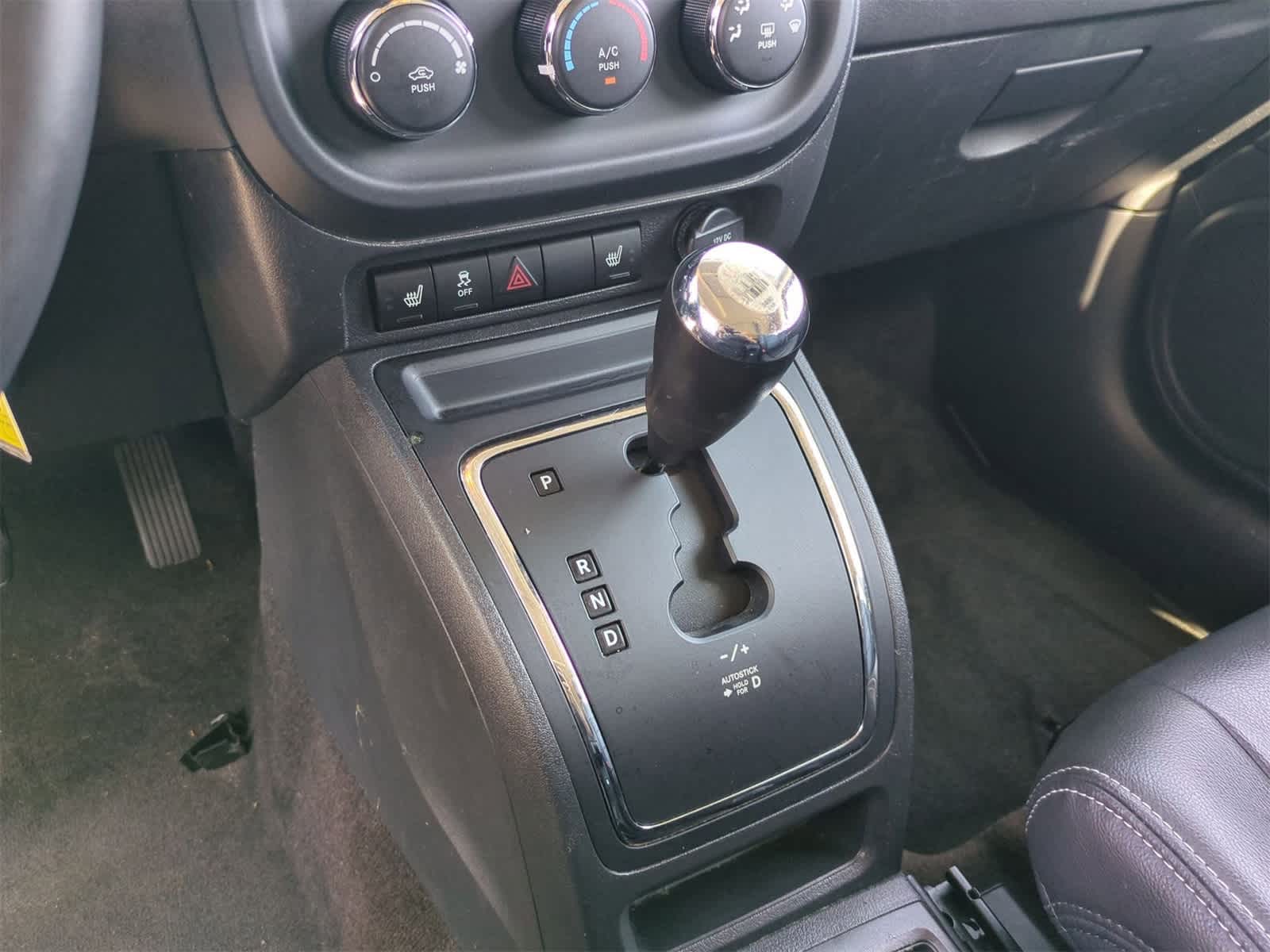 Thumbnail: 2015 Jeep Patriot - 27