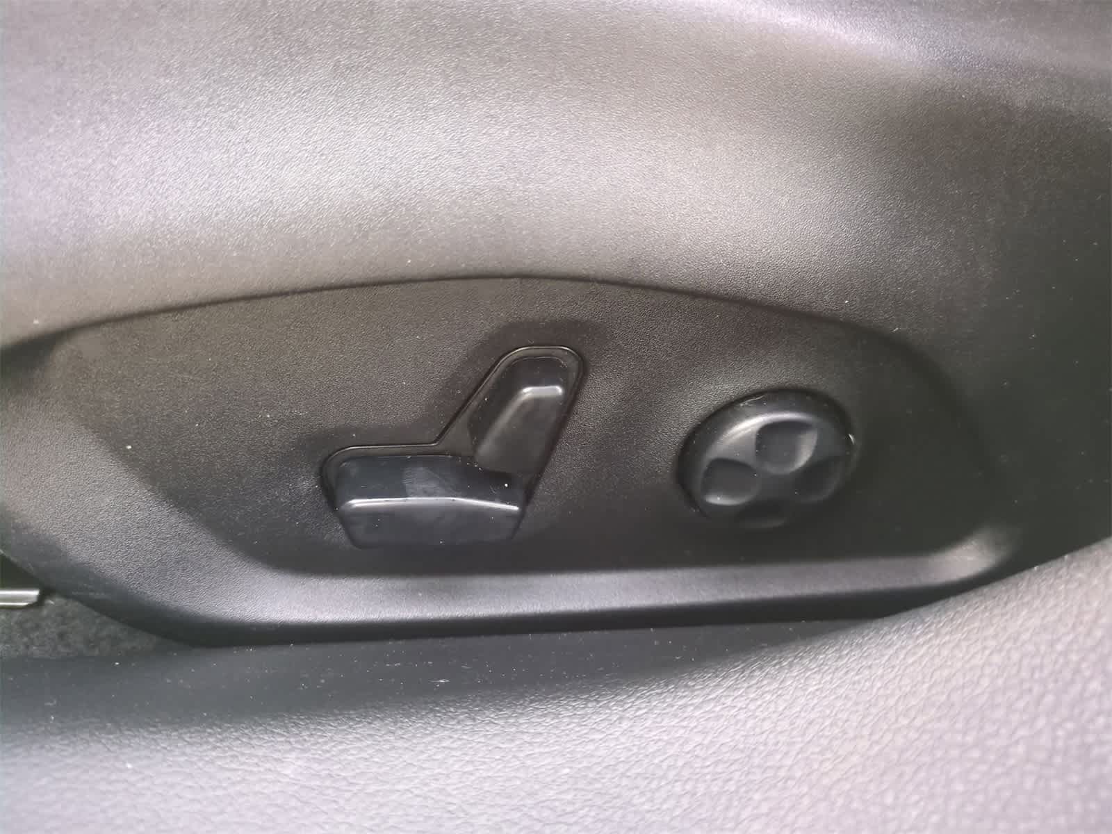 Thumbnail: 2018 Jeep Compass - 17