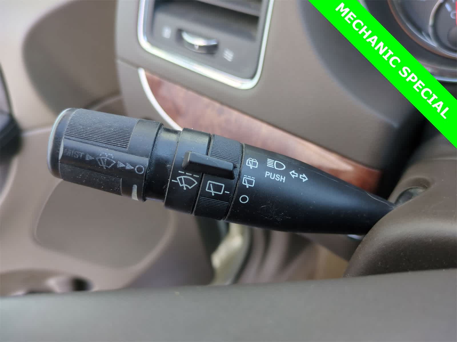 Thumbnail: 2011 Chrysler Town & Country - 25