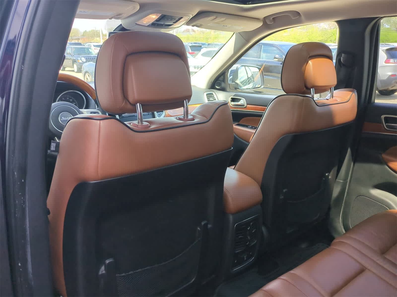 2012 Jeep Grand Cherokee Overland 16