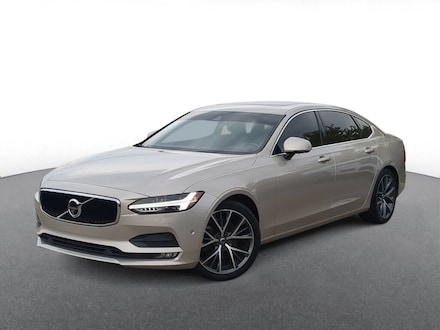 2018 Volvo S90 Momentum Sedan
