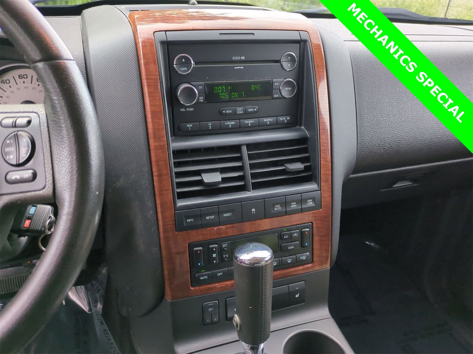 Thumbnail: 2010 Ford Explorer - 25