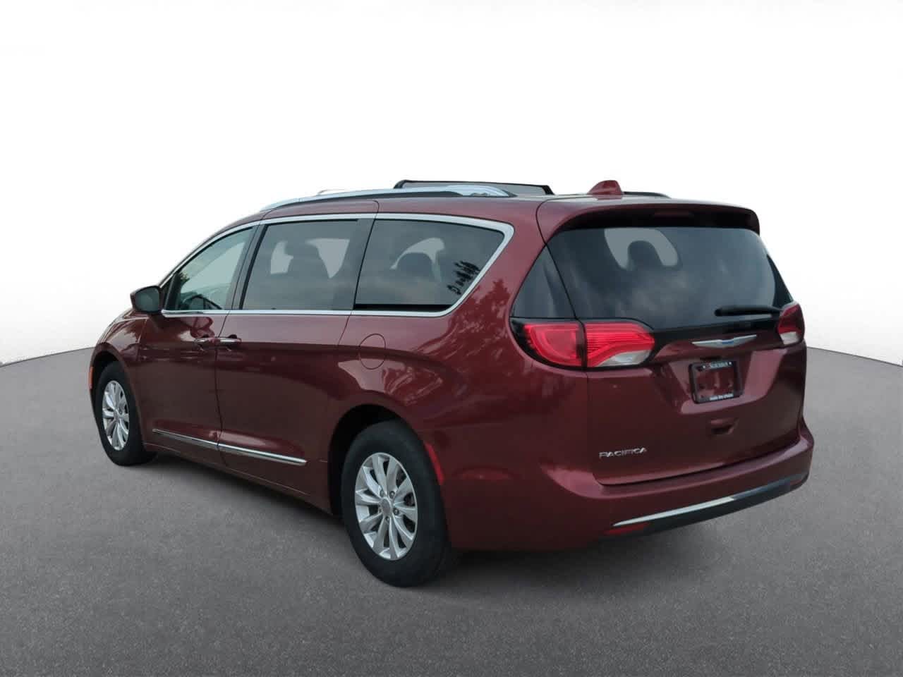 Thumbnail: 2018 Chrysler Pacifica - 6