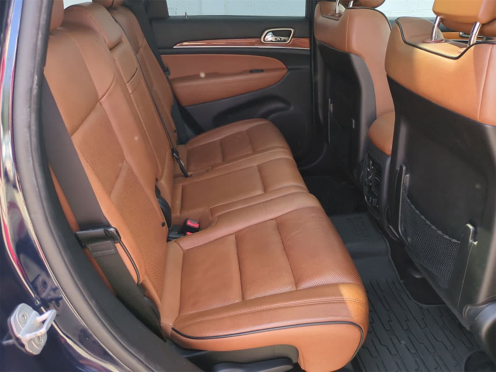 2012 Jeep Grand Cherokee Overland 19