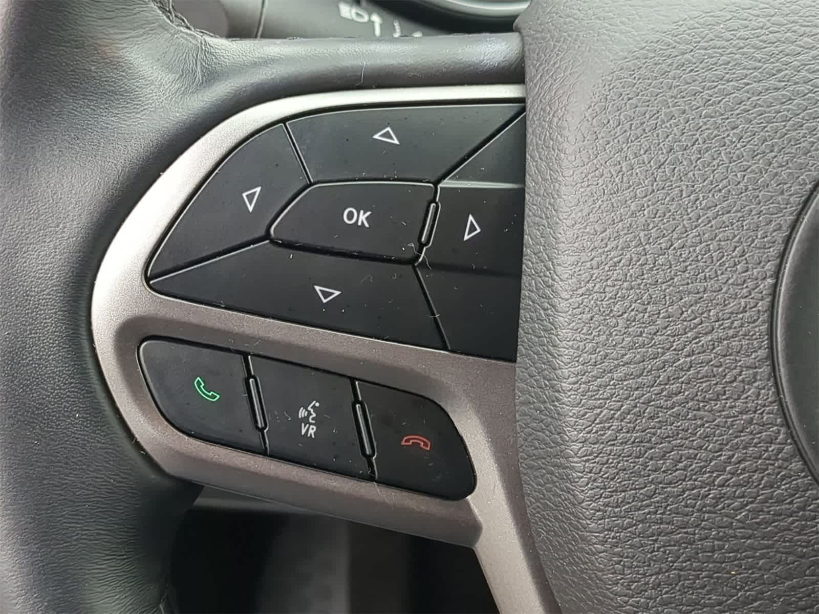 Thumbnail: 2019 Jeep Cherokee - 30