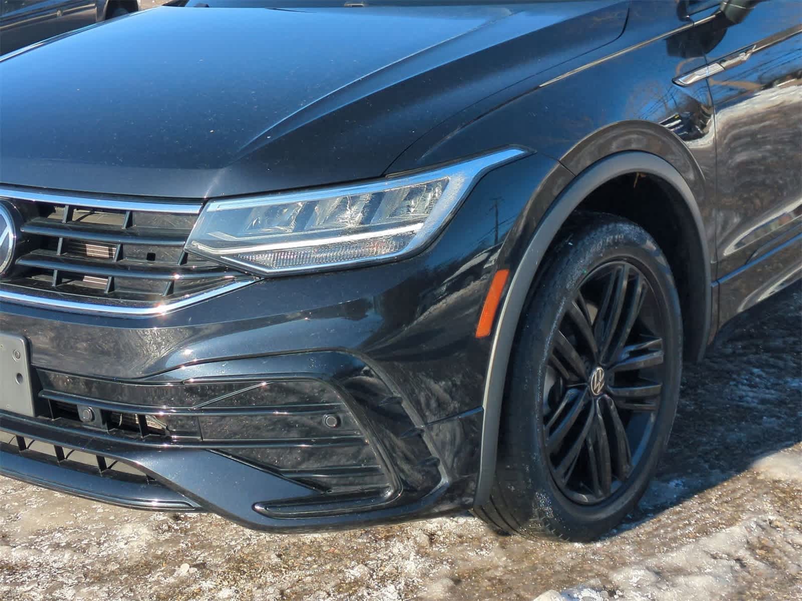 Thumbnail: 2022 Volkswagen Tiguan - 11