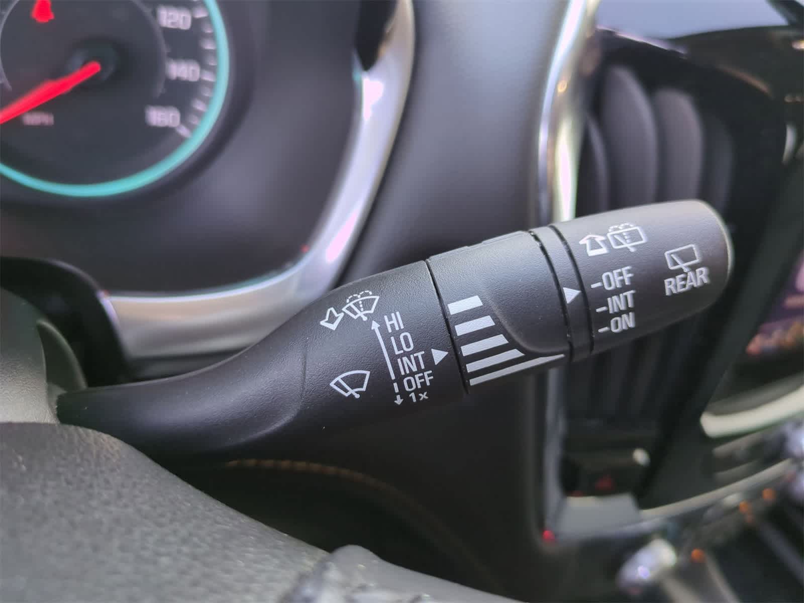 Thumbnail: 2020 Chevrolet Traverse - 25