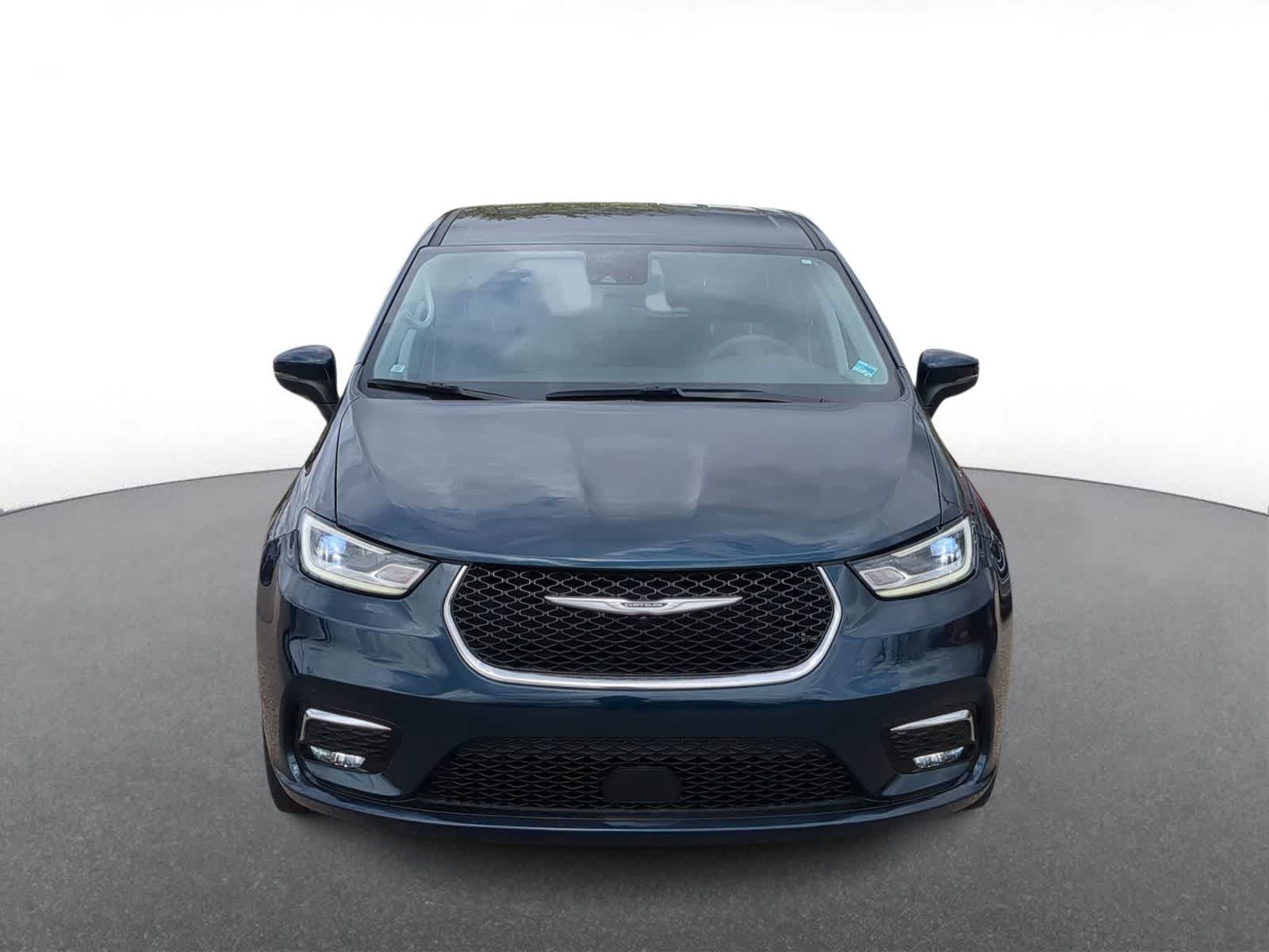 Thumbnail: 2023 Chrysler Pacifica - 3