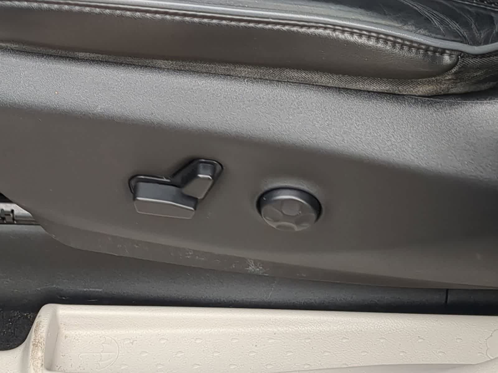 Thumbnail: 2018 Chrysler Pacifica - 17