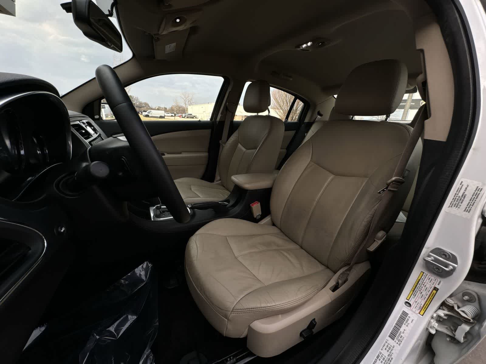 Thumbnail: 2013 Chrysler 200 - 17