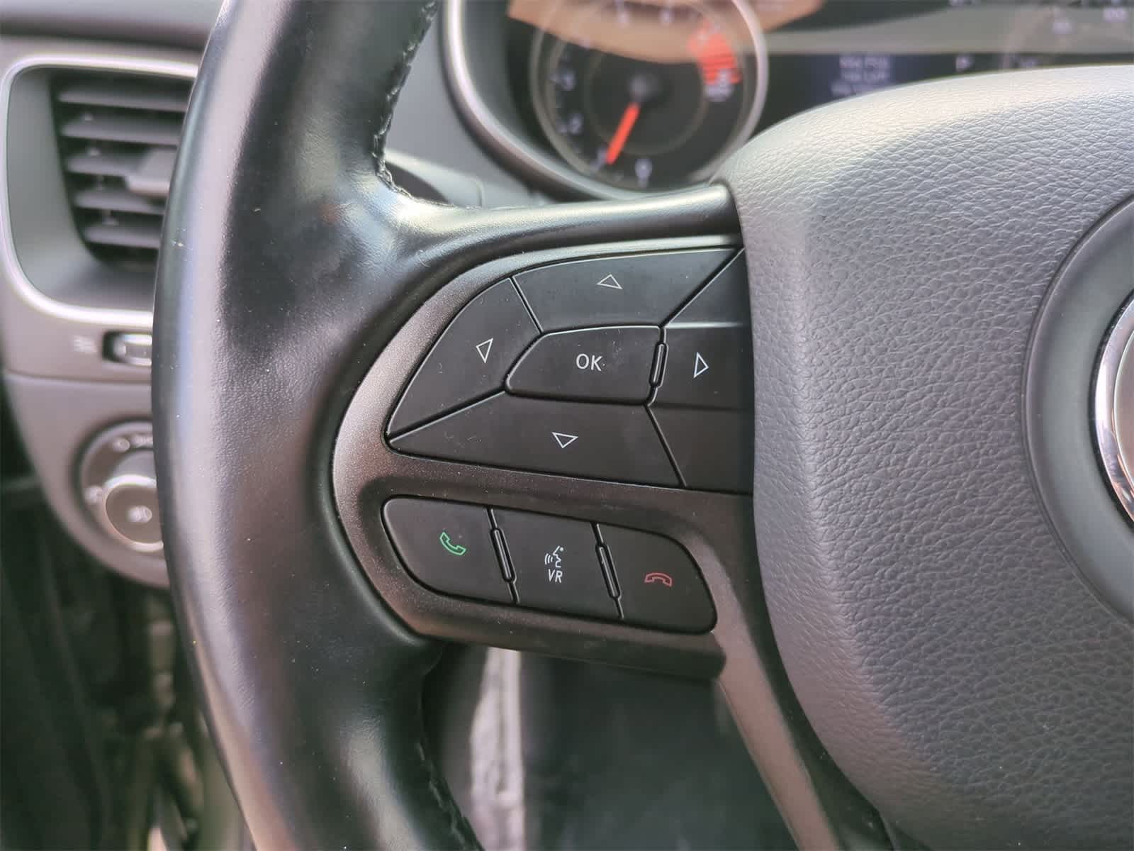 Thumbnail: 2020 Jeep Cherokee - 21