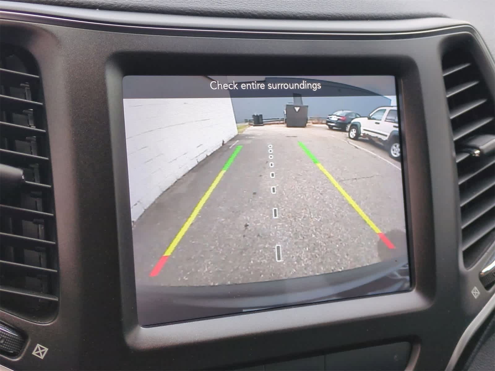 Thumbnail: 2019 Jeep Cherokee - 29