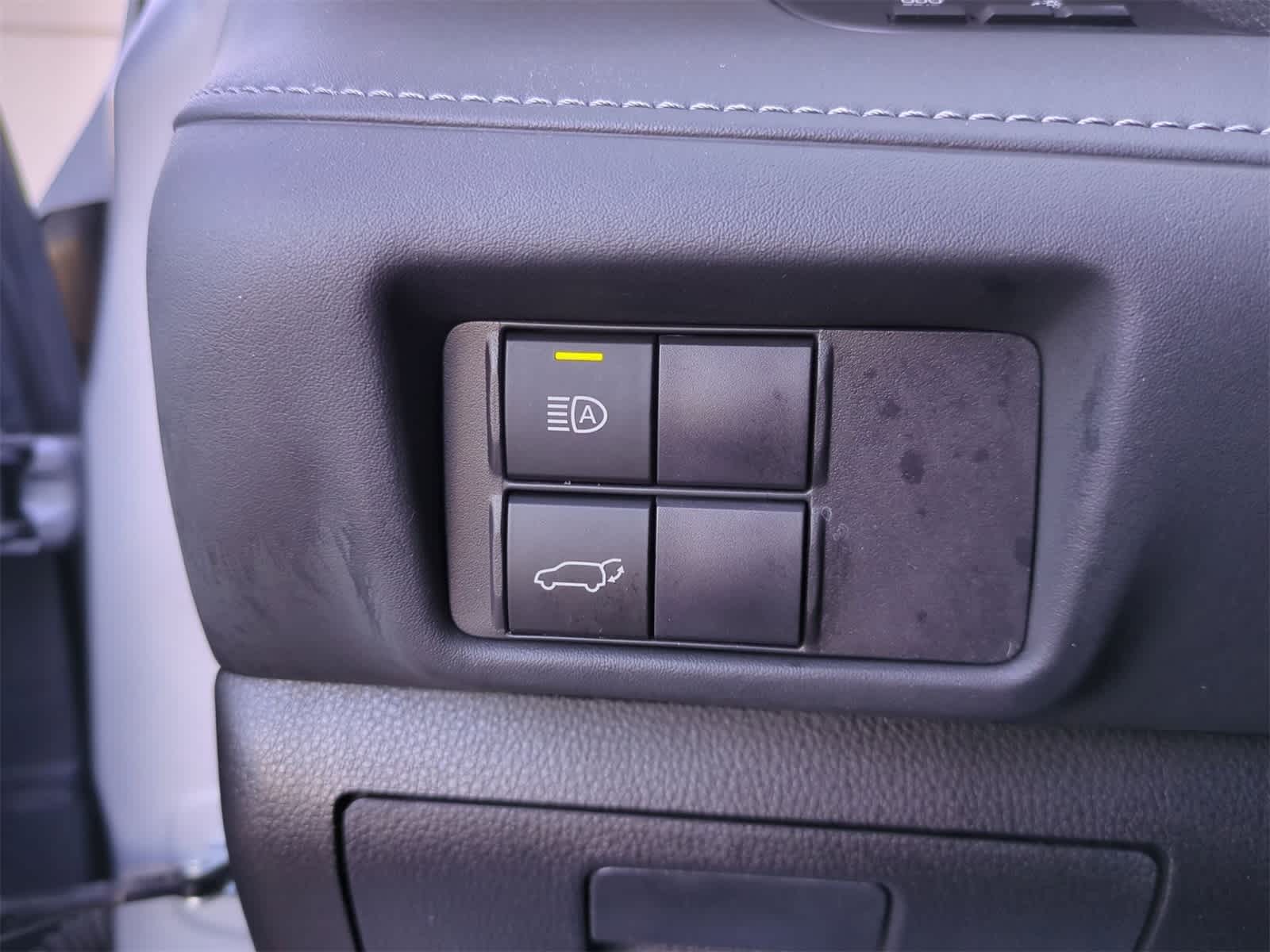 Thumbnail: 2022 Toyota Highlander - 28