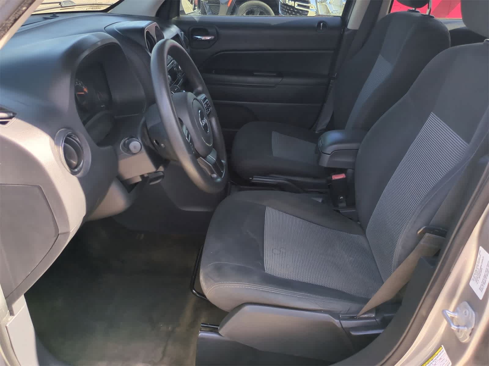 Thumbnail: 2016 Jeep Patriot - 15