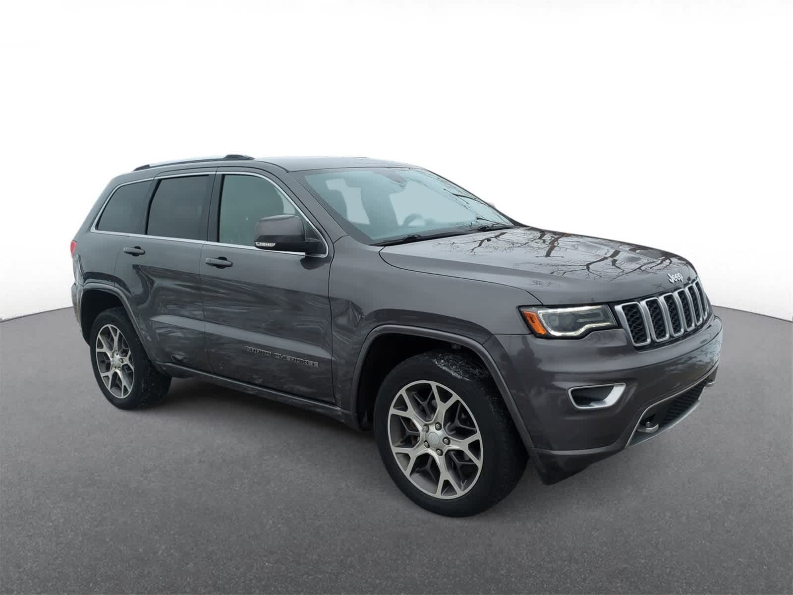 Thumbnail: 2018 Jeep Grand Cherokee - 2