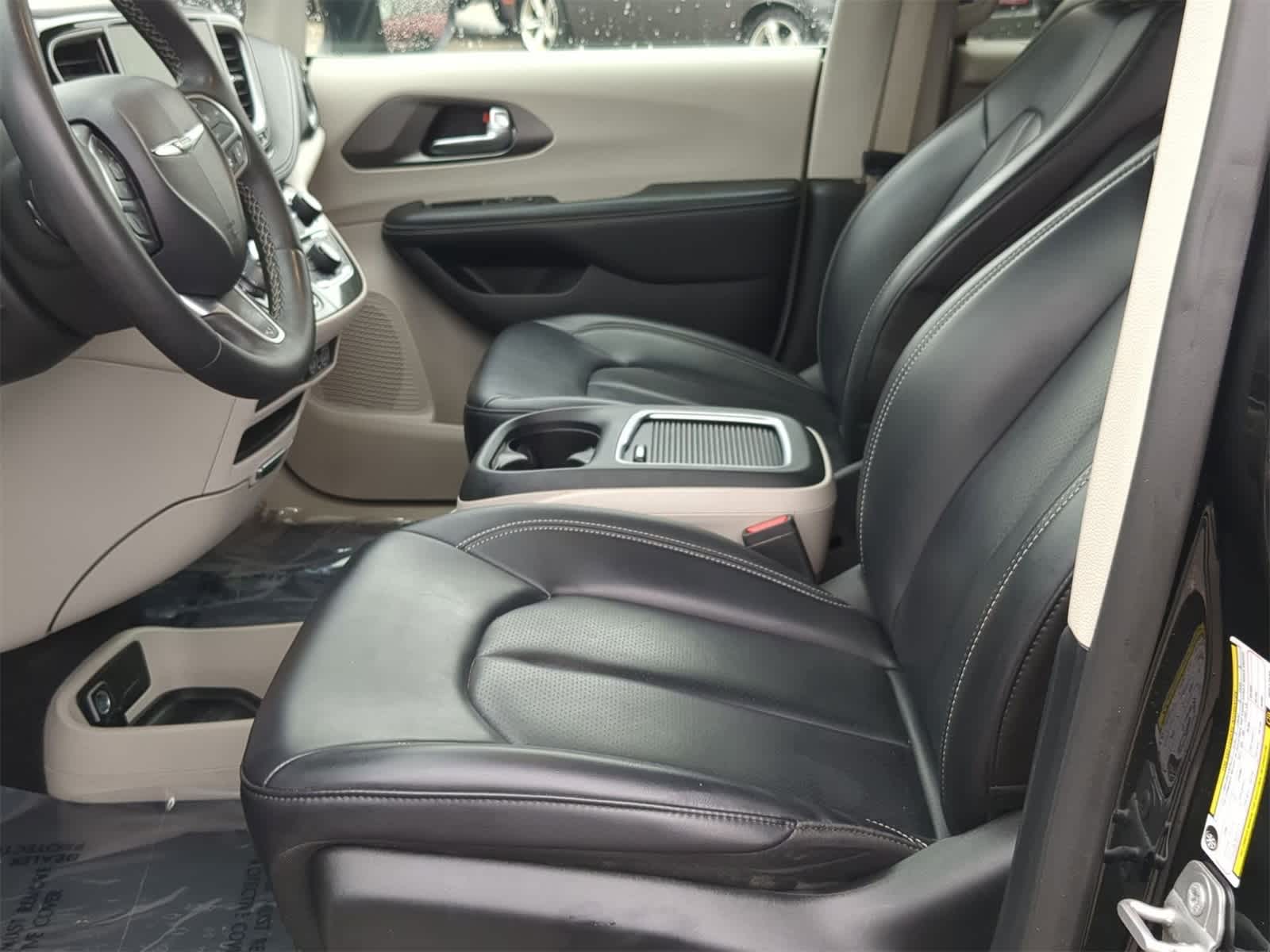 Thumbnail: 2023 Chrysler Pacifica - 16