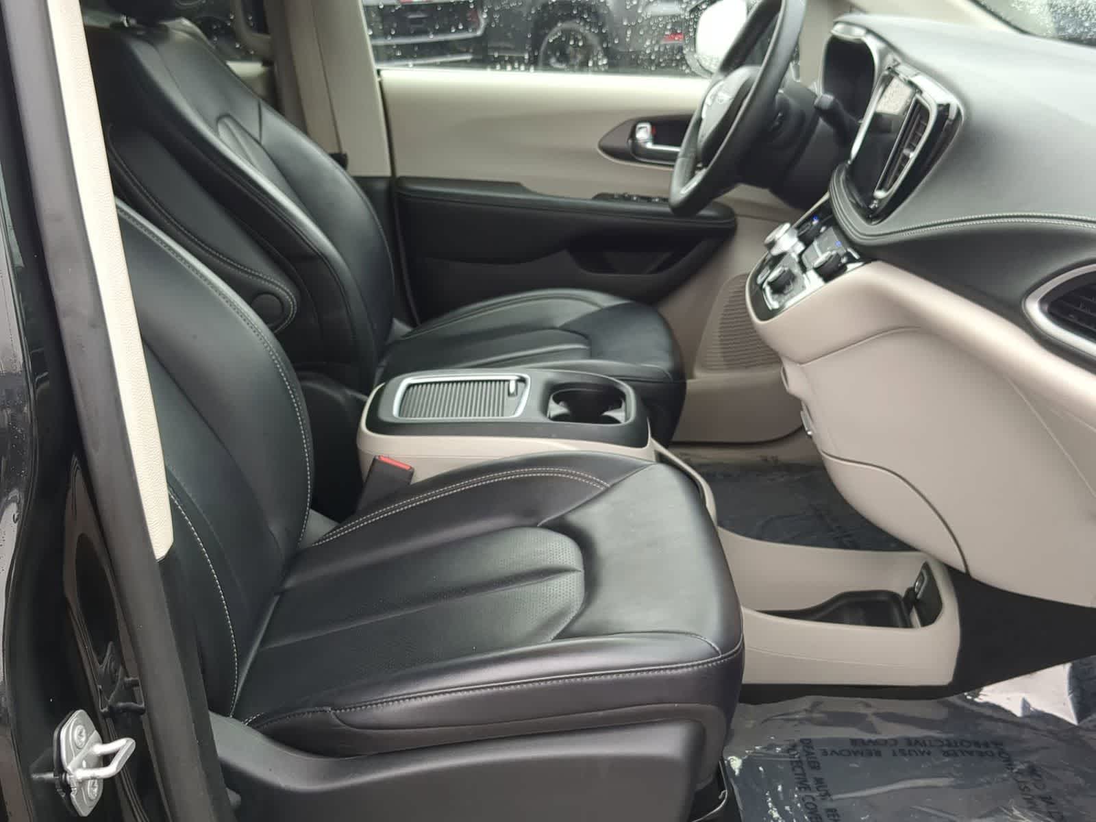 Thumbnail: 2023 Chrysler Pacifica - 21