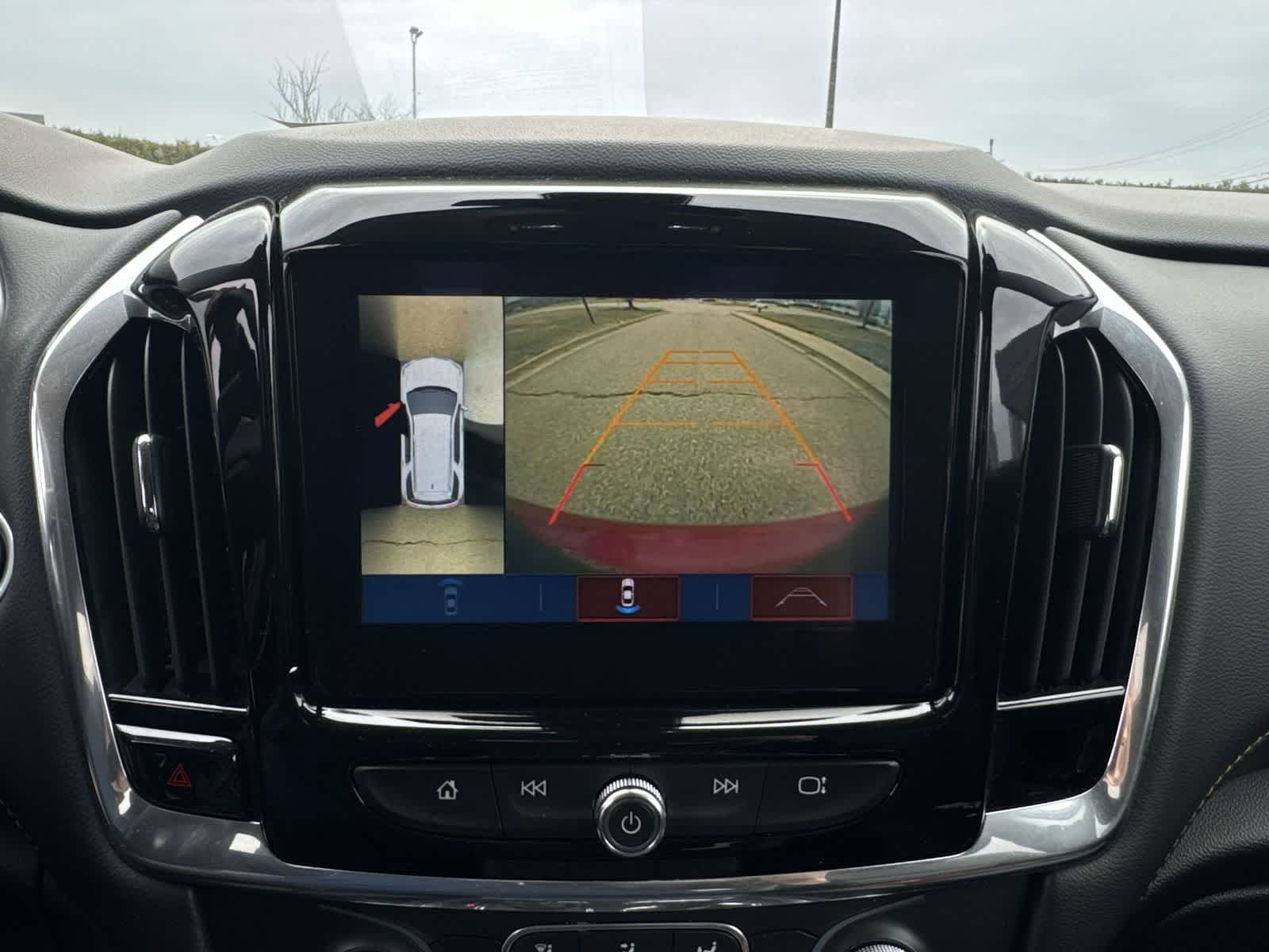 Thumbnail: 2019 Chevrolet Traverse - 31