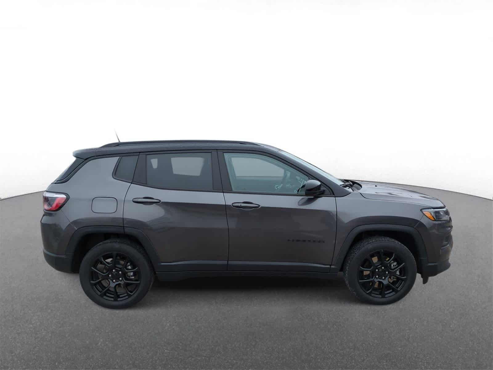 Thumbnail: 2023 Jeep Compass - 9