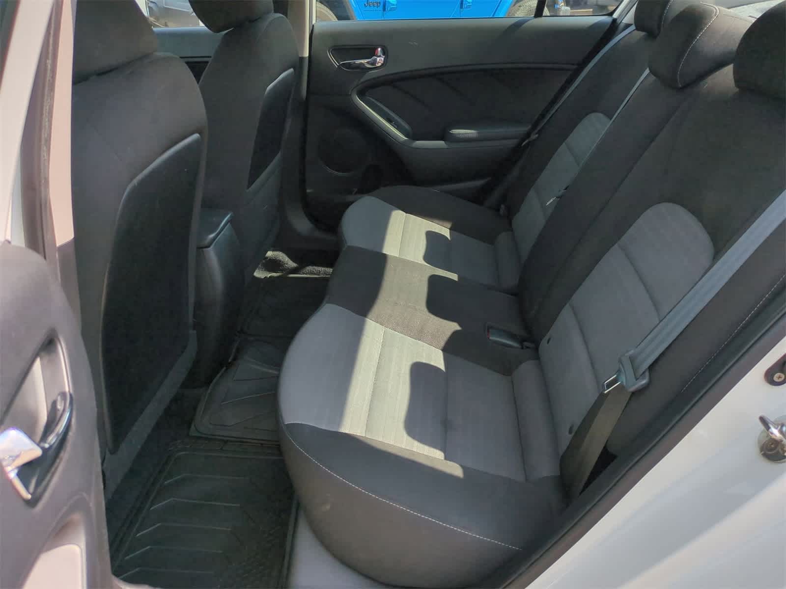 Thumbnail: 2018 Kia Forte - 17