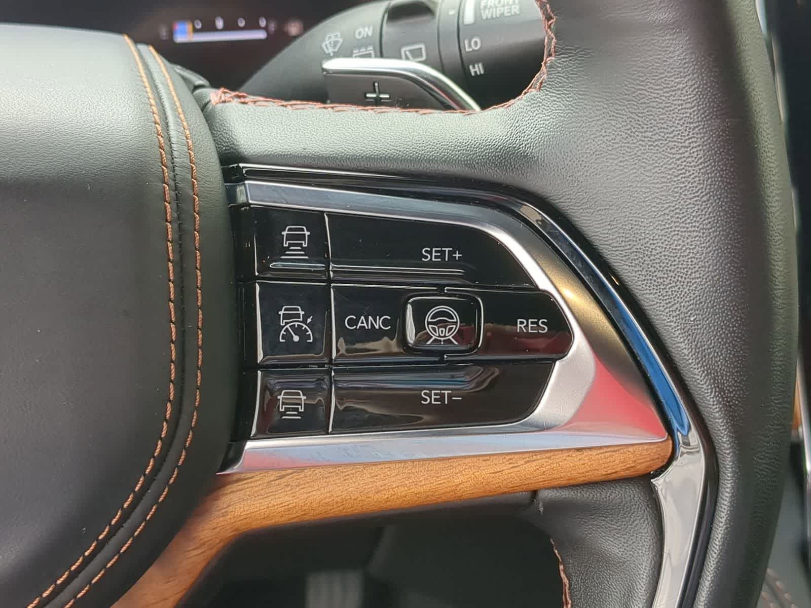 Thumbnail: 2022 Jeep Grand Cherokee - 24