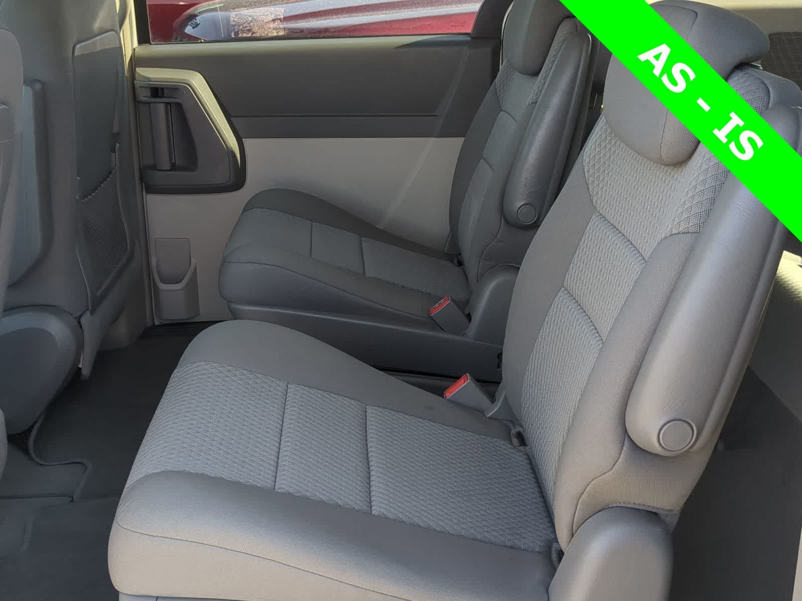 Thumbnail: 2010 Chrysler Town & Country - 19