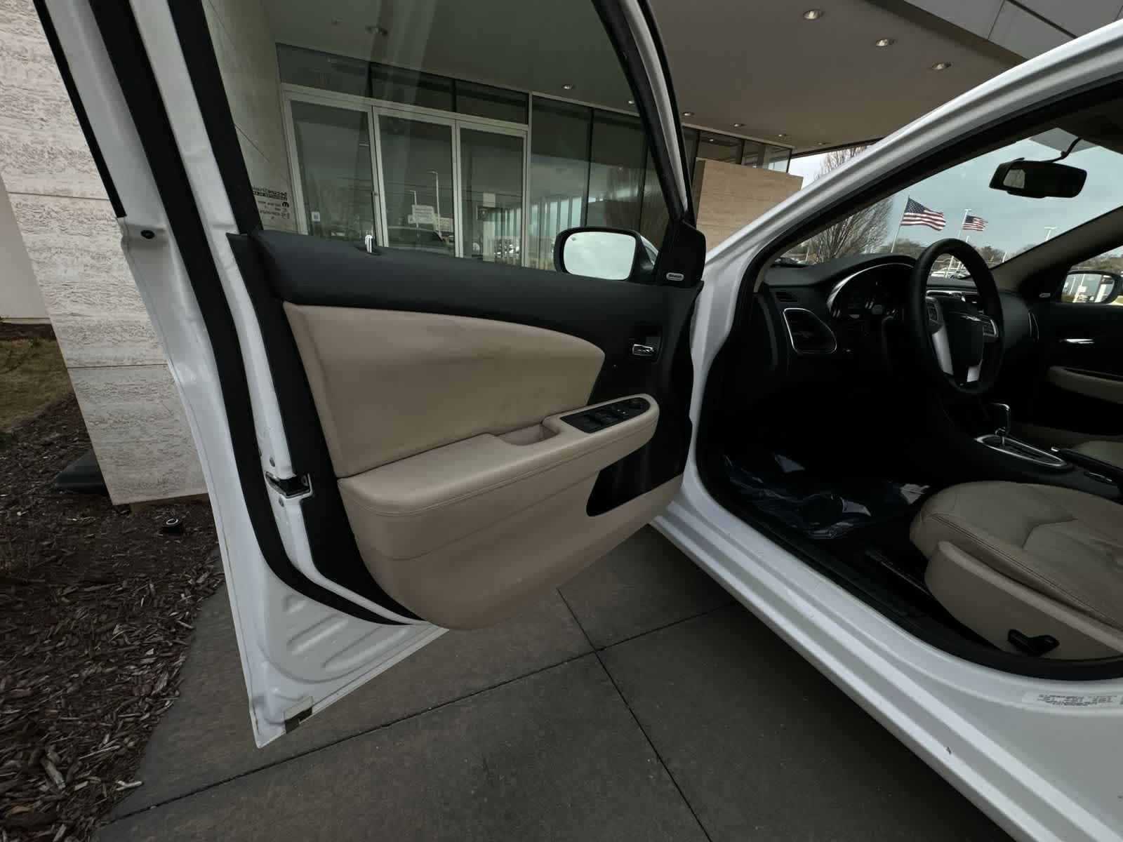 Thumbnail: 2013 Chrysler 200 - 29