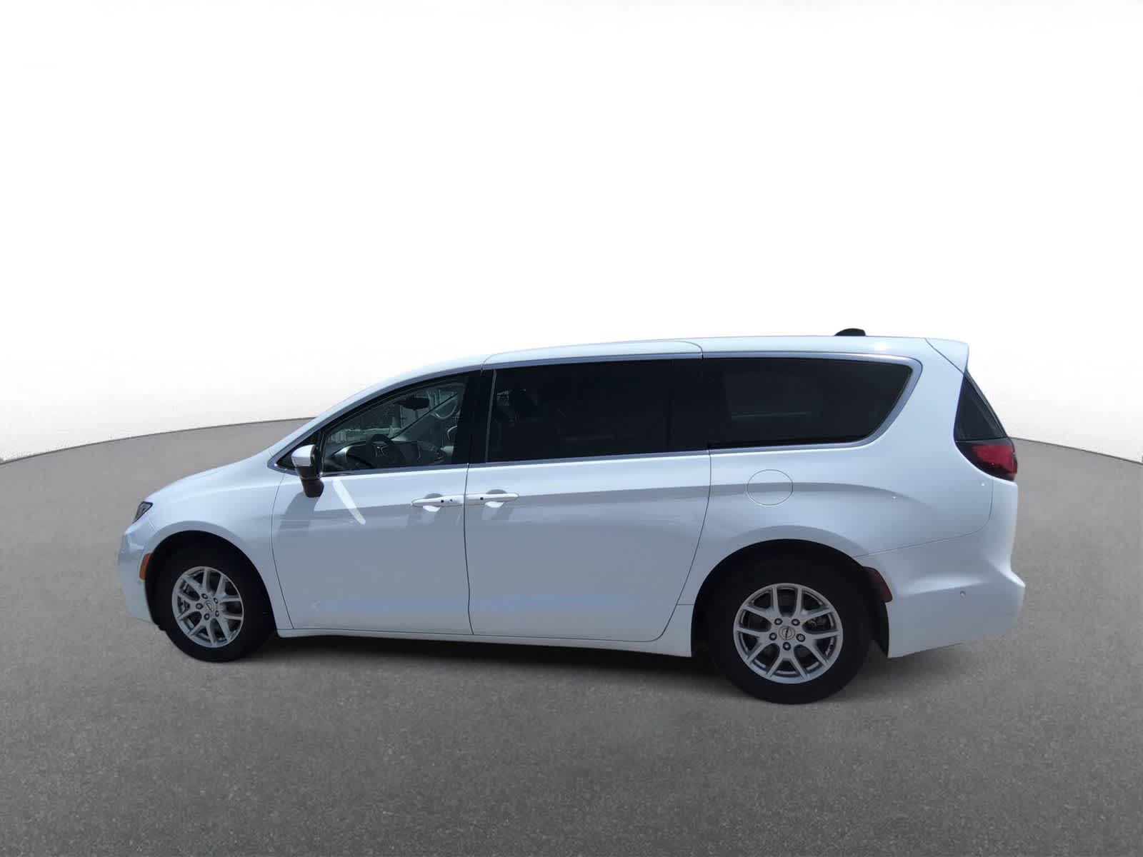Thumbnail: 2023 Chrysler Pacifica - 5