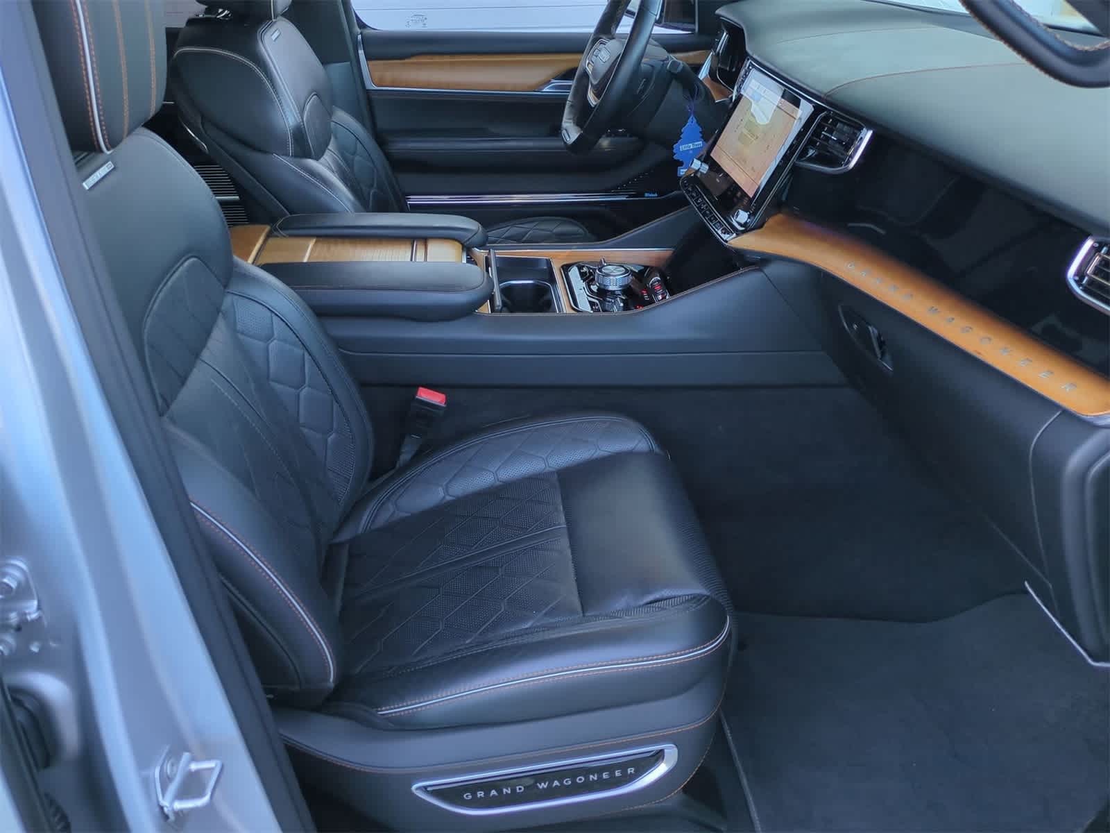 Thumbnail: 2022 Jeep Grand Wagoneer - 21