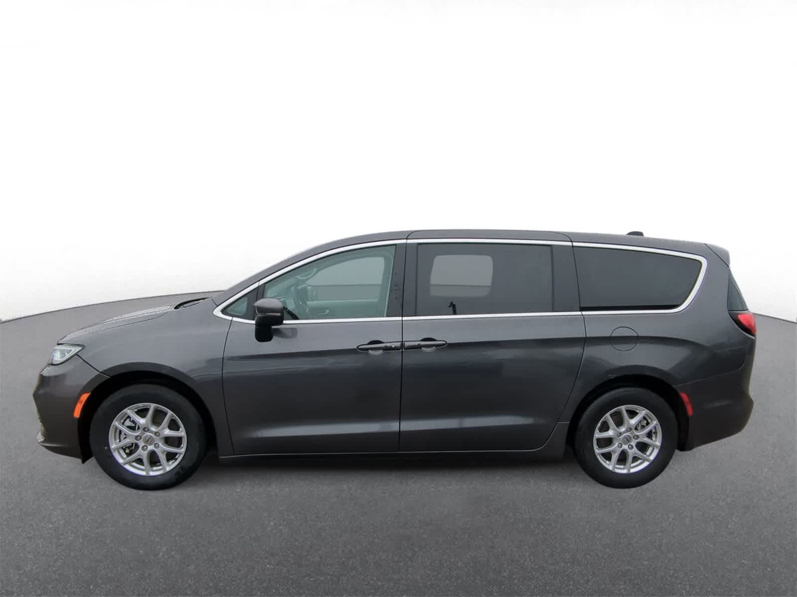 Thumbnail: 2023 Chrysler Pacifica - 5