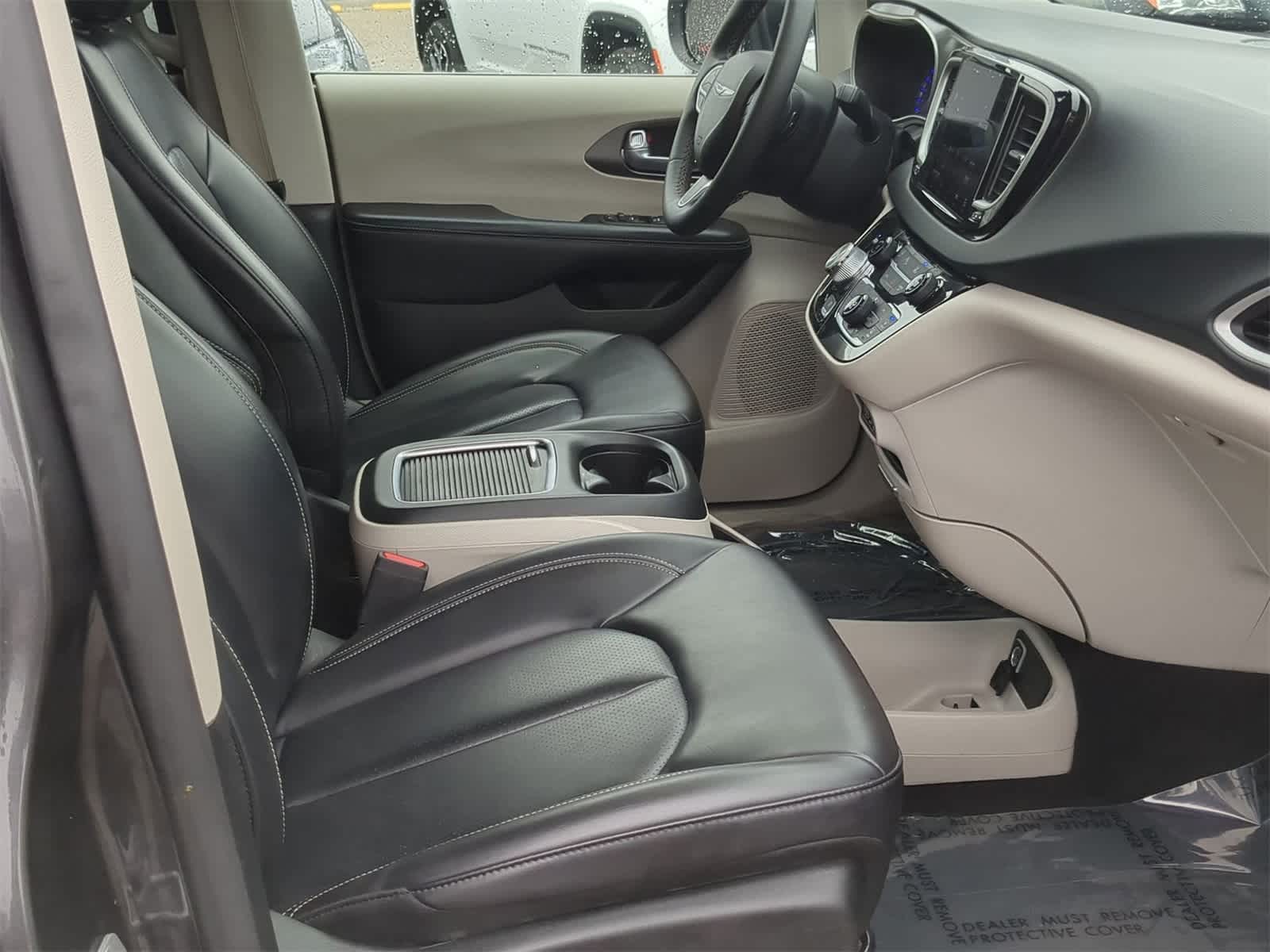 Thumbnail: 2023 Chrysler Pacifica - 21