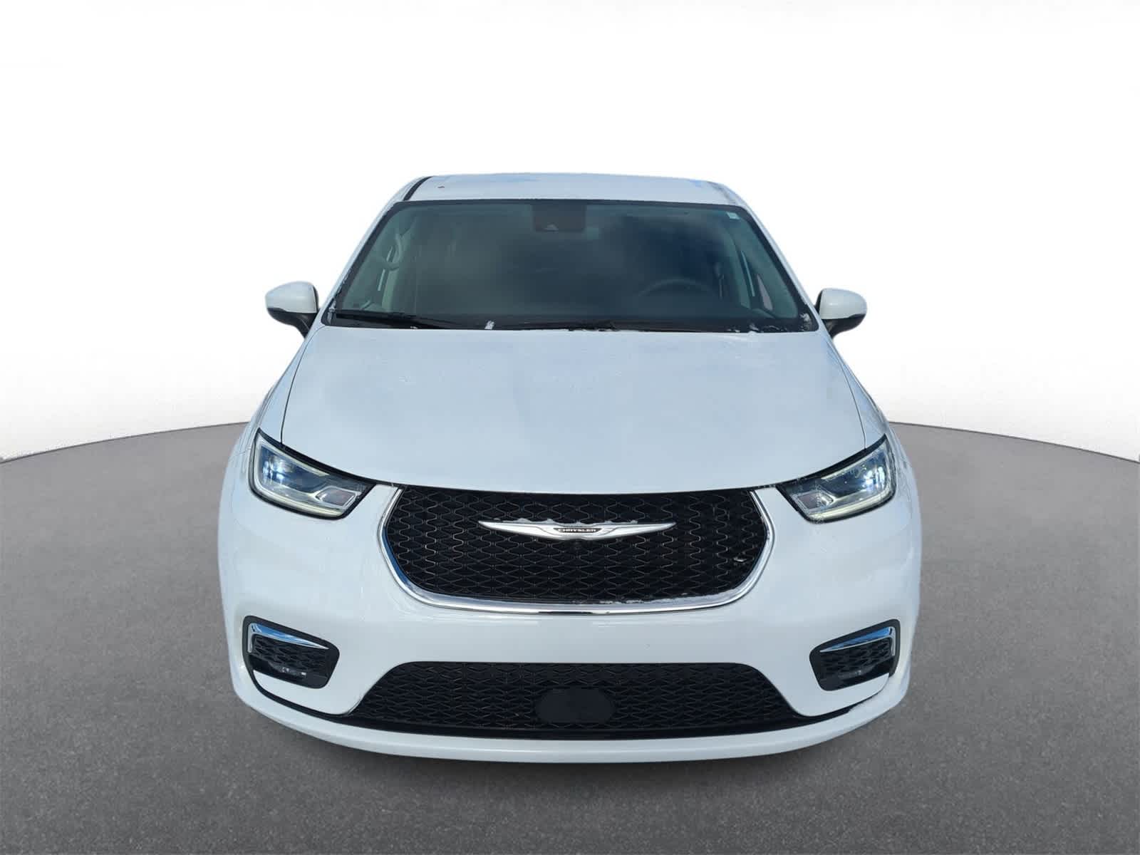 Thumbnail: 2023 Chrysler Pacifica - 3