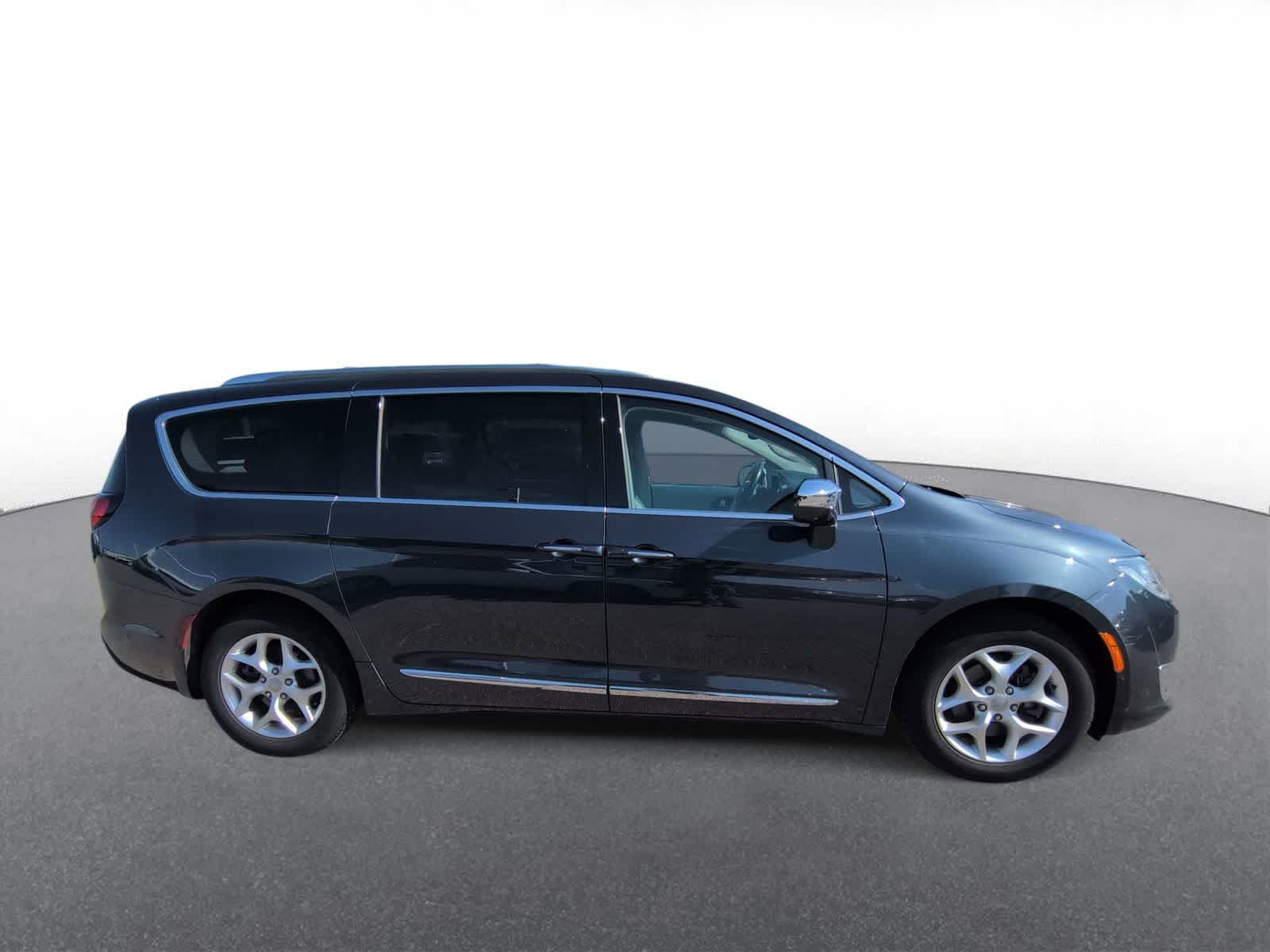 Thumbnail: 2020 Chrysler Pacifica - 9