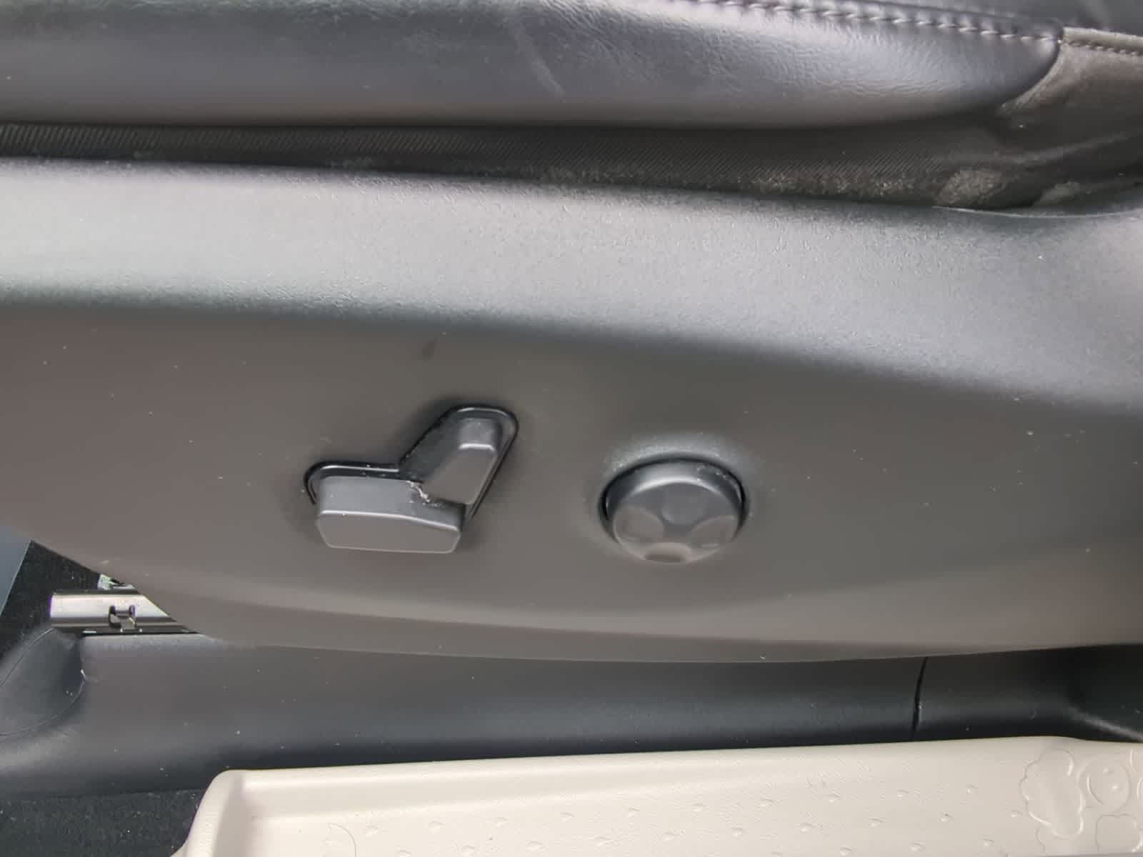 Thumbnail: 2023 Chrysler Pacifica - 16