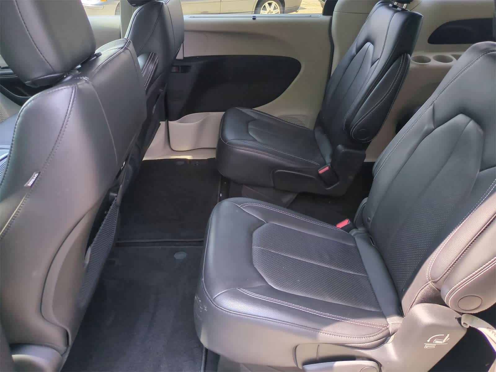 2022 Chrysler Pacifica Touring L 17