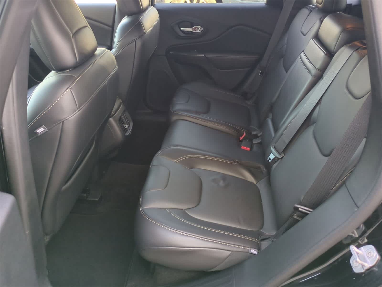 Thumbnail: 2016 Jeep Cherokee - 20