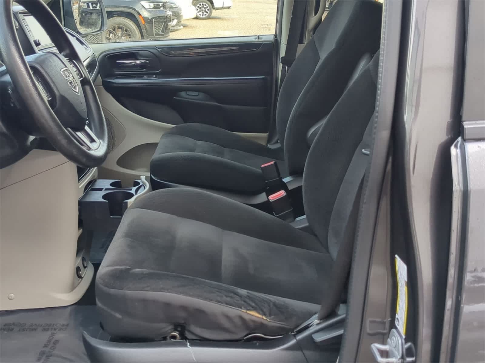 Thumbnail: 2018 Dodge Grand Caravan - 23