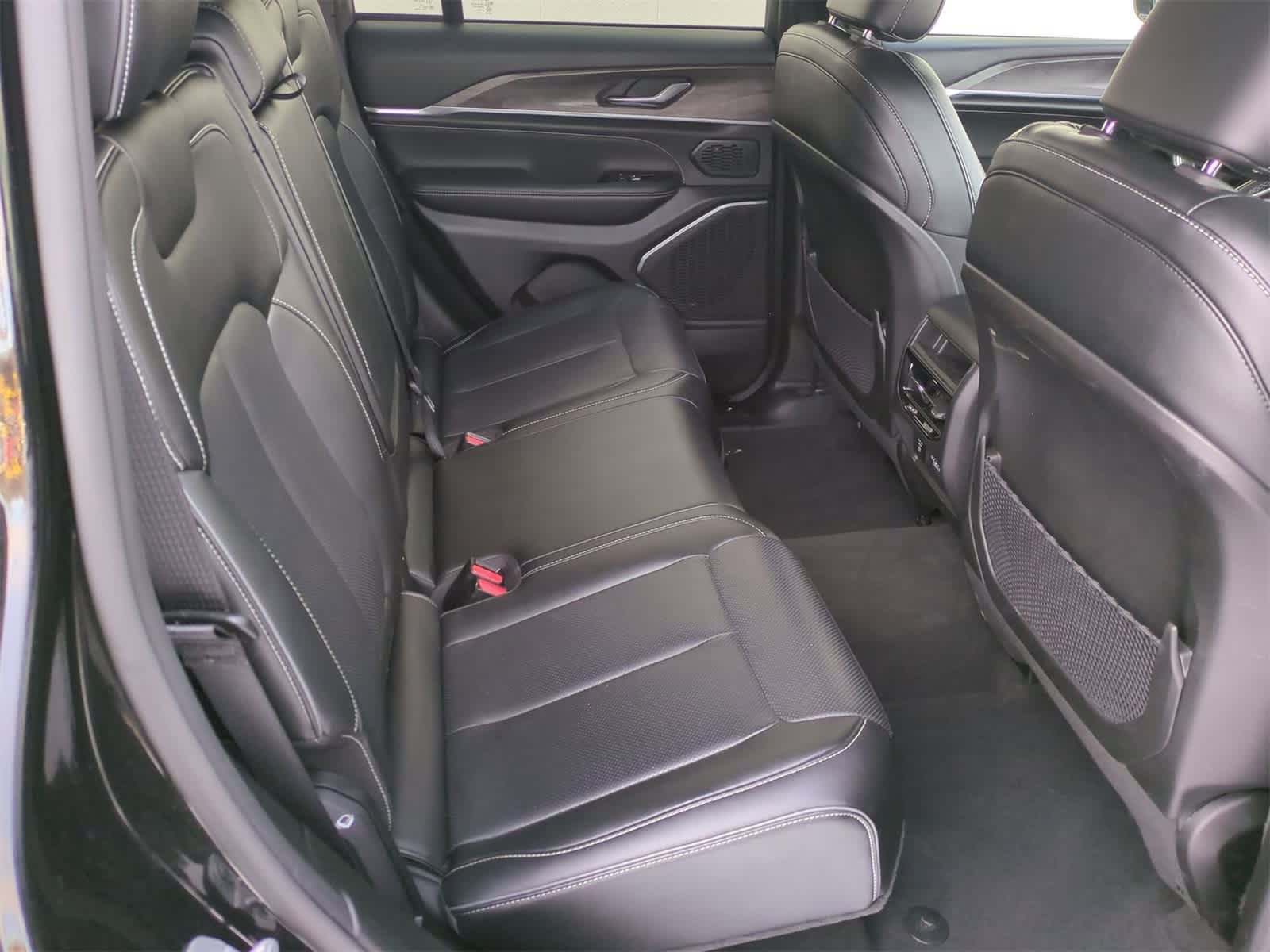 Thumbnail: 2023 Jeep Grand Cherokee - 20