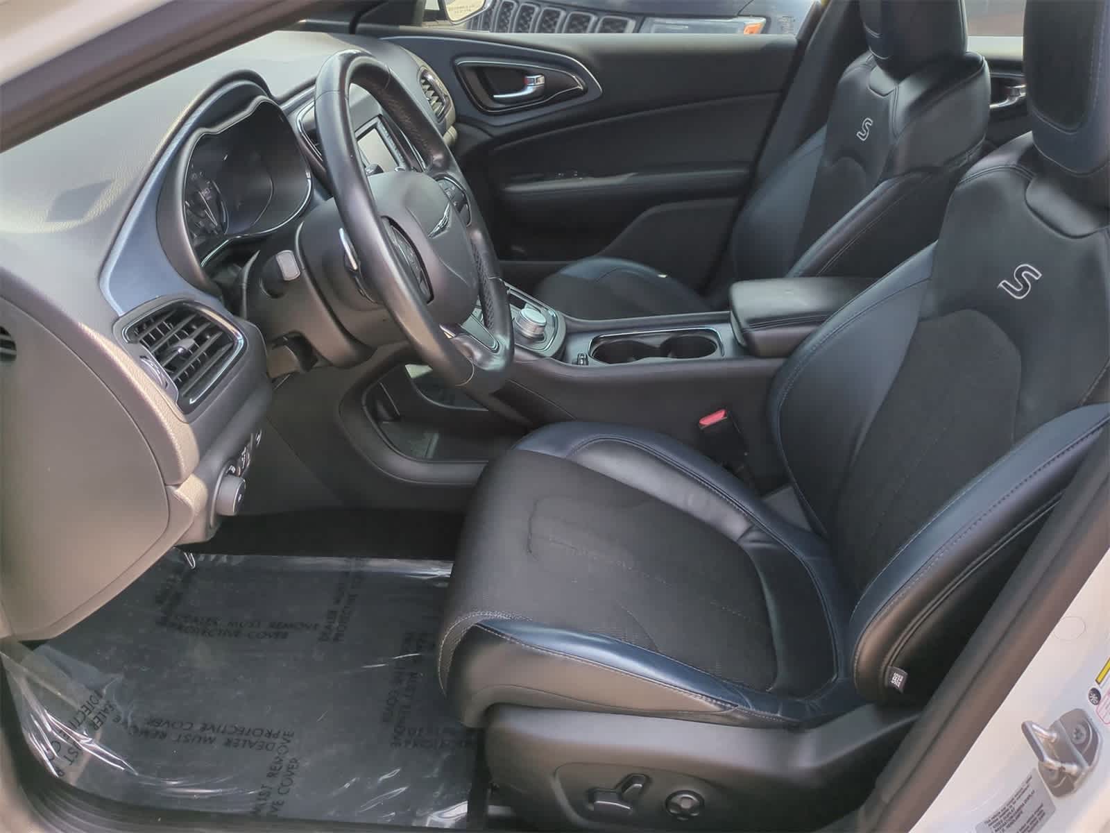Thumbnail: 2016 Chrysler 200 - 15