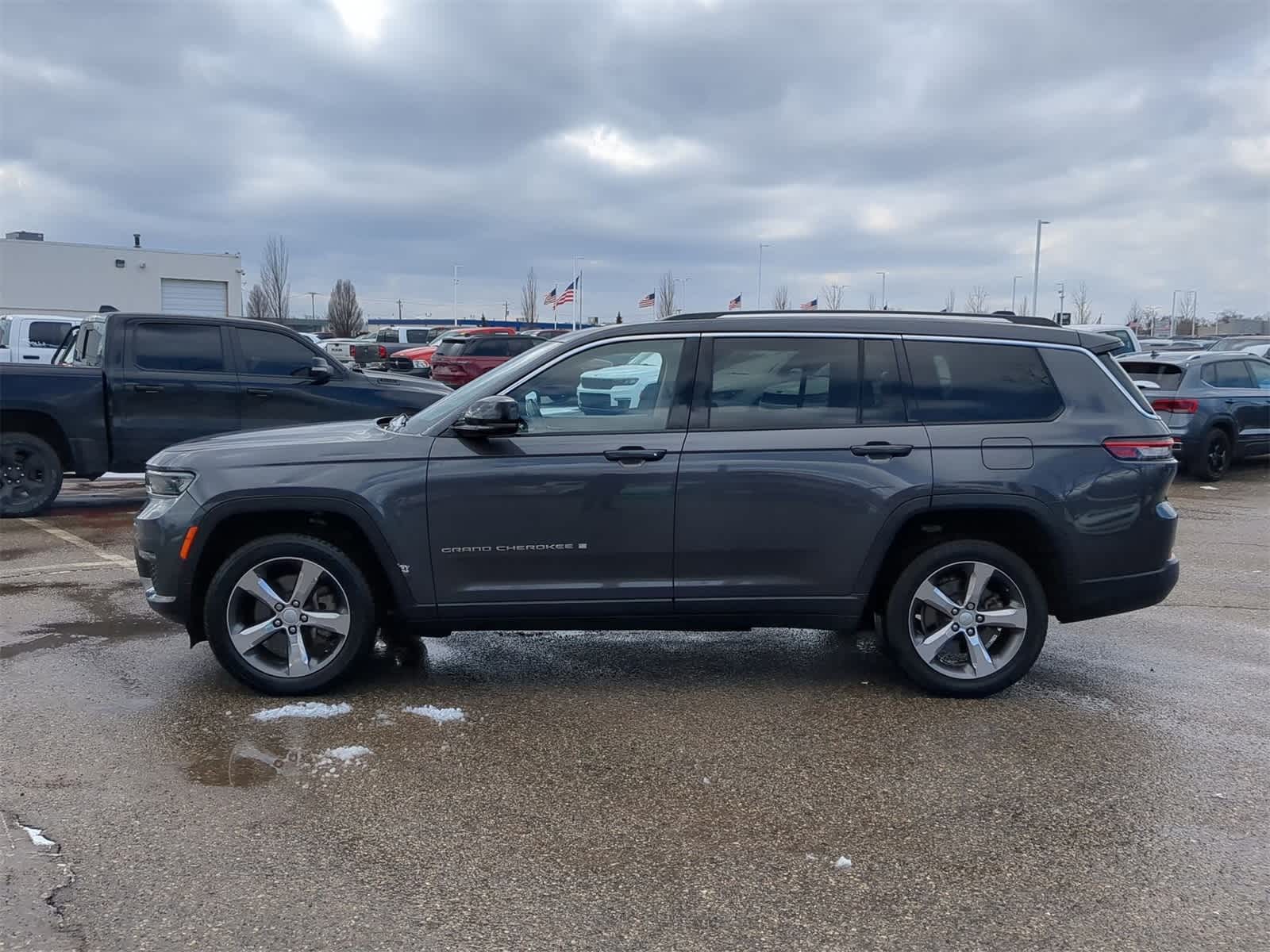 Thumbnail: 2022 Jeep Grand Cherokee L - 11