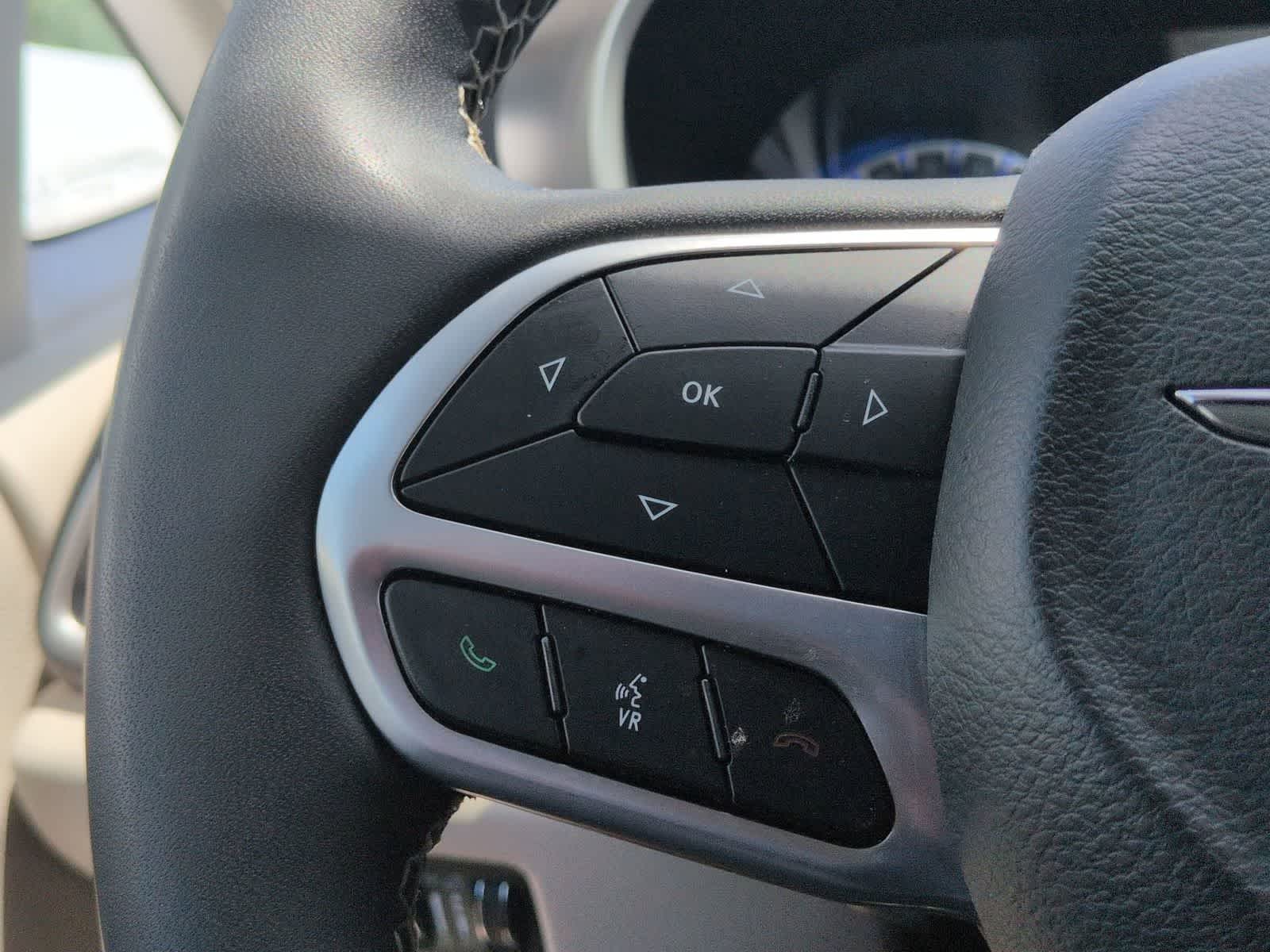 Thumbnail: 2023 Chrysler Pacifica - 24