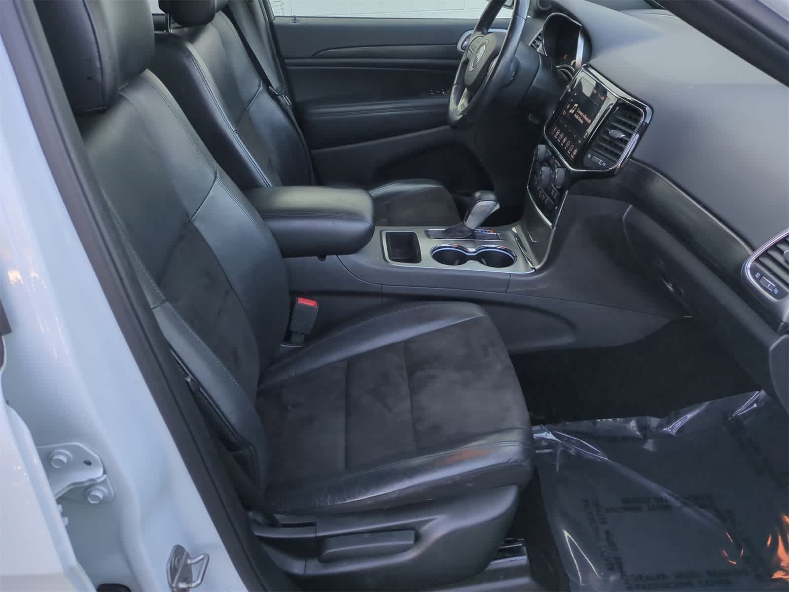 Thumbnail: 2020 Jeep Grand Cherokee - 21