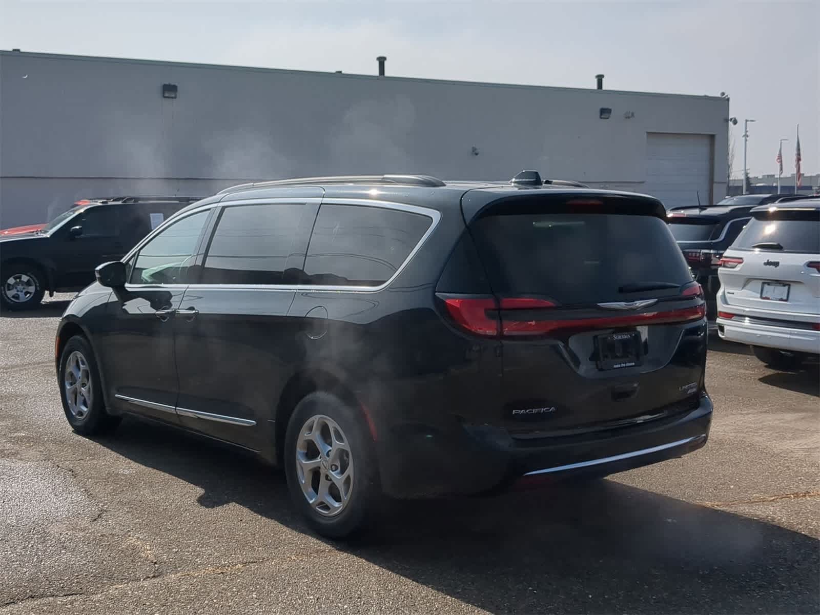 Thumbnail: 2023 Chrysler Pacifica - 12